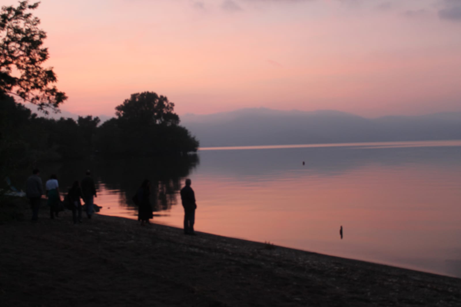 Tramonto sul lago, atmosfera Viva Bracciano