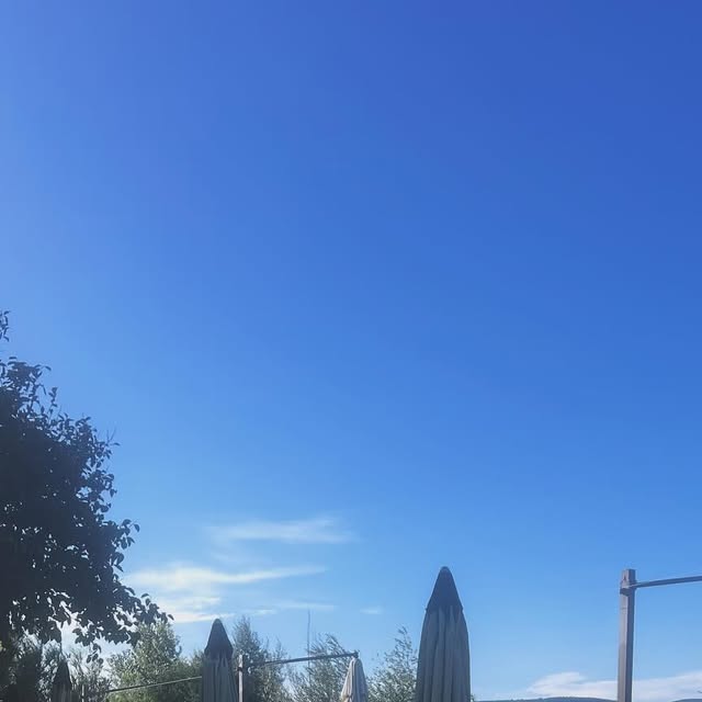 Servizio spiaggia Viva, ombrelloni e lago